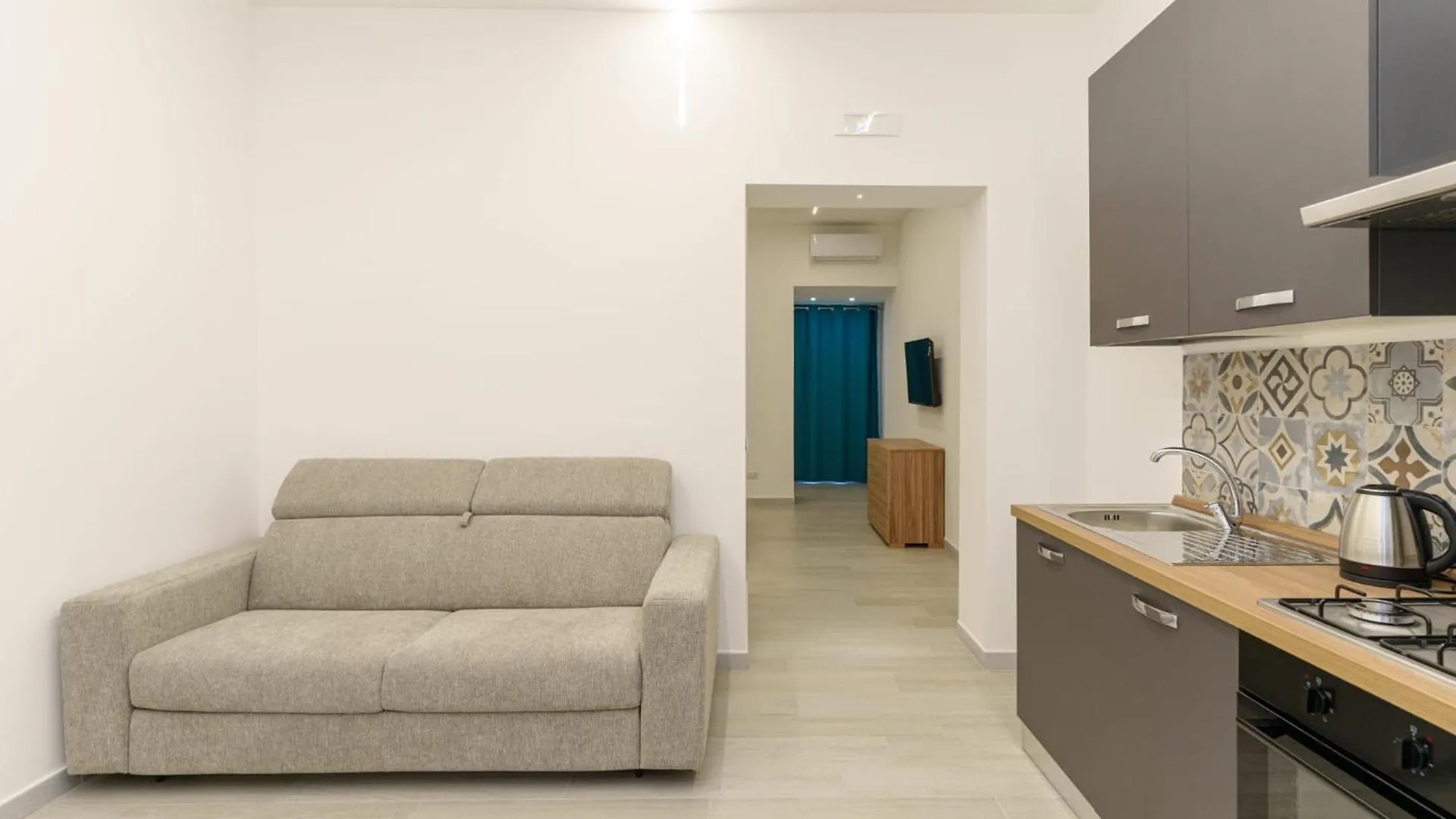 Athena Apartament contacts